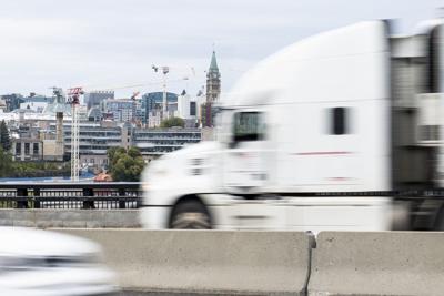 Commercial trucker training and licensing problematic in Ontario: auditor general