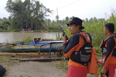 4 Australians and 2 Indonesians are rescued after being missing in waters off Aceh for 2 days