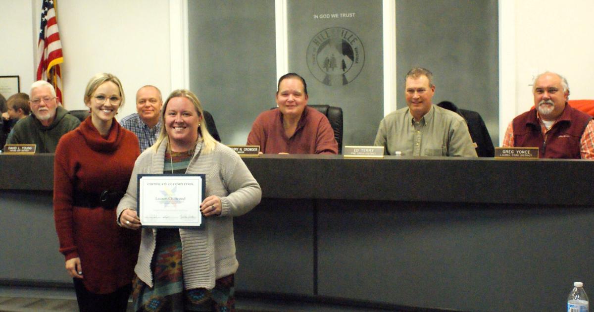 Hillsville council honors several during meeting