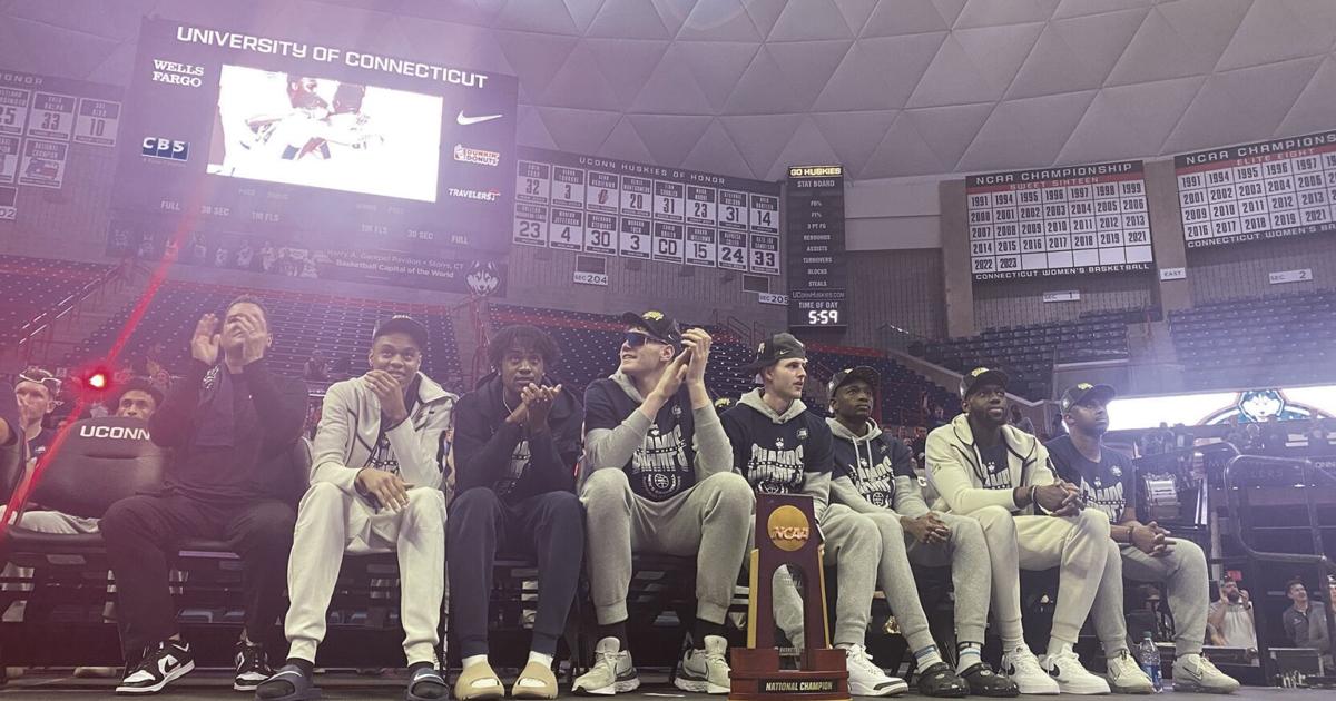 Husky Fans Husky Pride: Fans welcome home basketball national champions | News ...