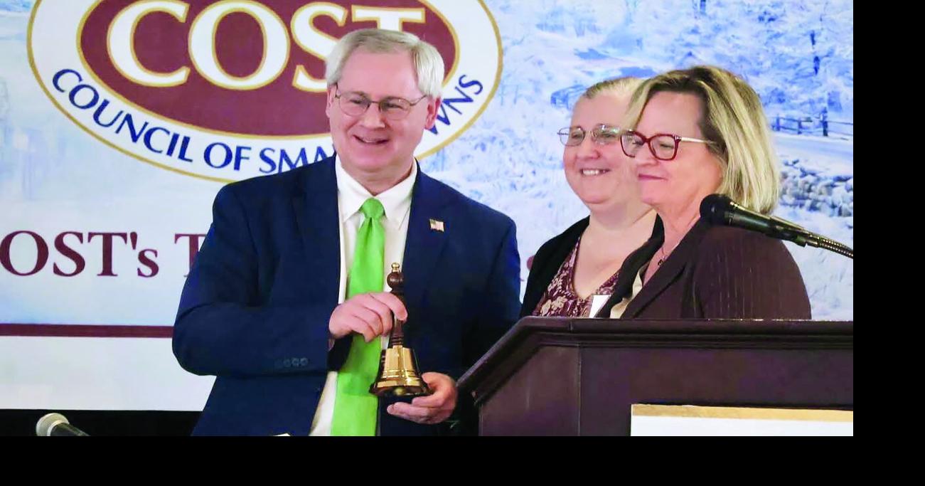 Council of Small Towns honors Gordon with Town Crier Award