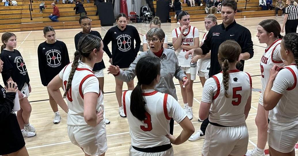 E.O. Smith girls basketball ready to compete in tough CCC in Hamlin’s first year Jump title- E.O. Smith hosts Bristol Eastern Tuesday