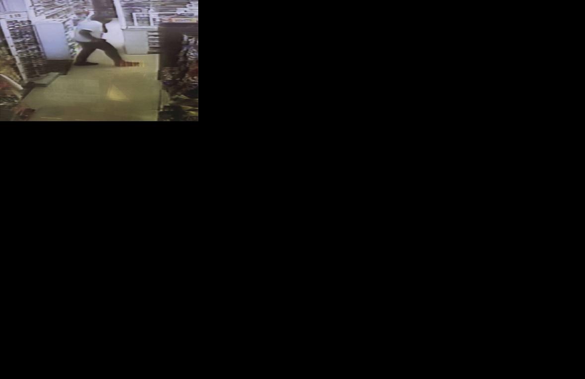 Police seeking help with ID of armed robber | News | thechronicle.com