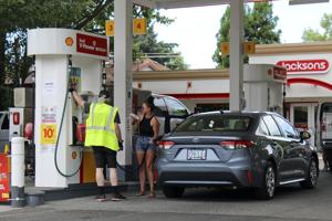 Average state gas prices rise slightly, but still much less than national price