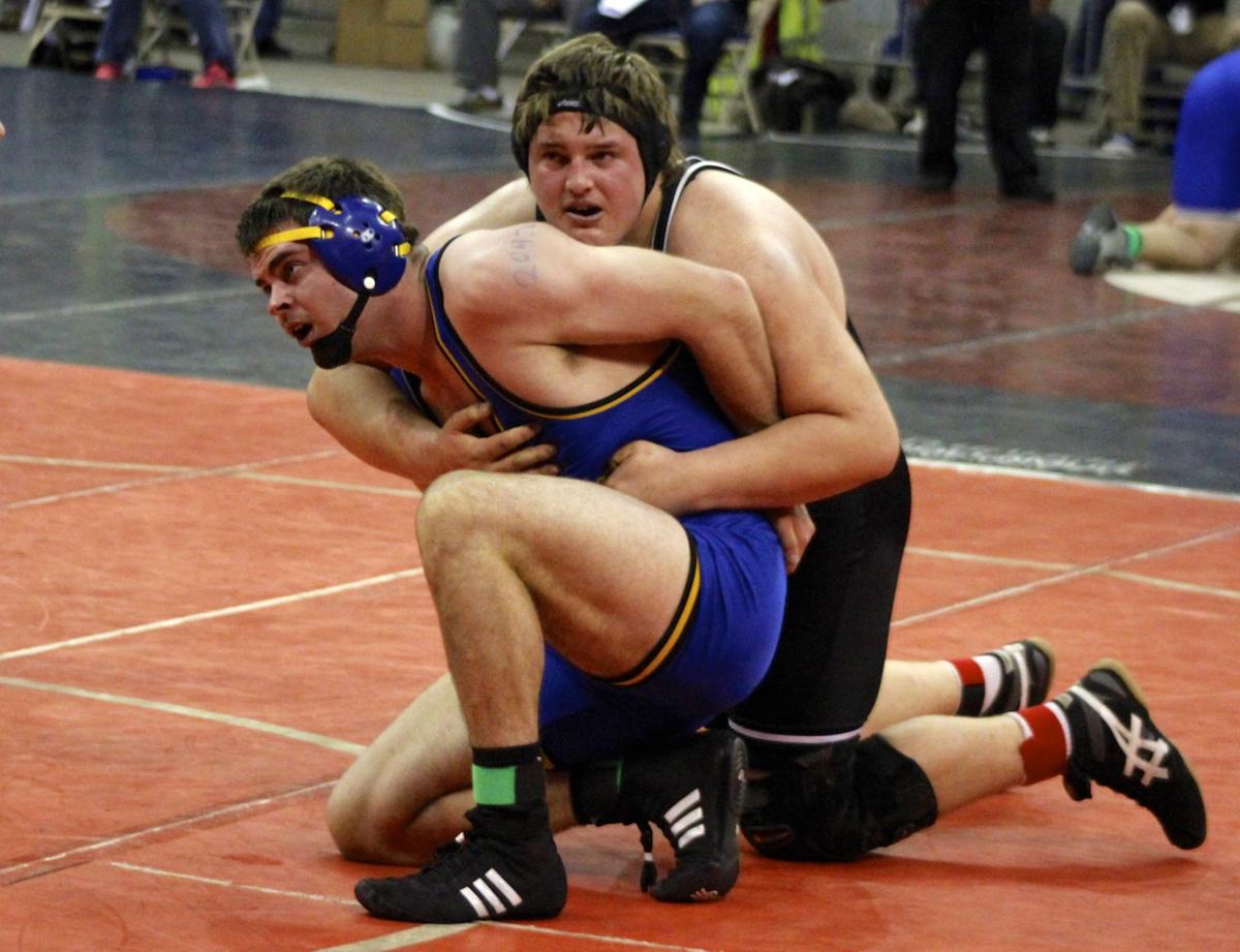 Returning state champs at the 2016 OSAA wrestling tournament