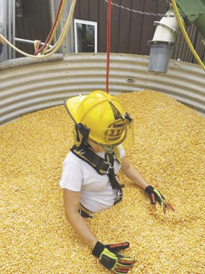 9 area fire departments attend free grain bin rescue training at Elgin ...