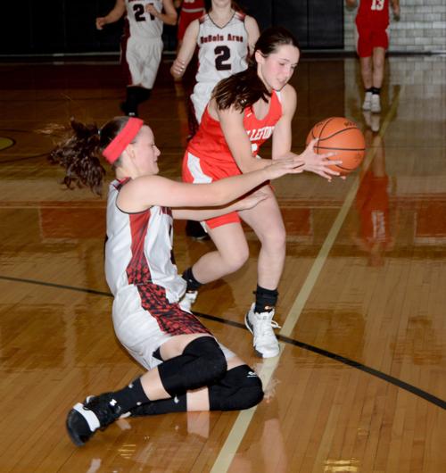 20190111-ce-sp Maddie Smith loose ball