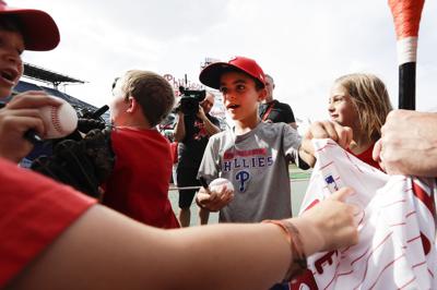Prayers answered! Phillies fan meets Stott after viral video