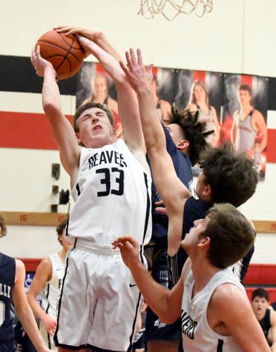 Buzzer beater lifts Glenwood boys to home tourney title (with video)