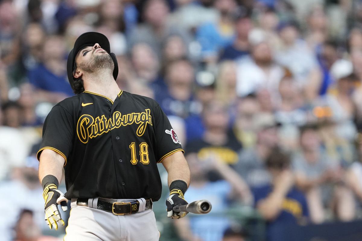 MLB trade deadline: Brewers acquire Carlos Santana from Pirates