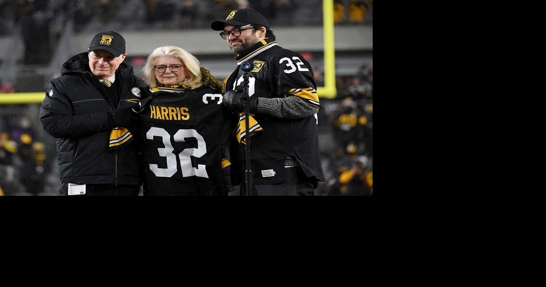 Steelers players and coaches arrive to game wearing Franco Harris jerseys