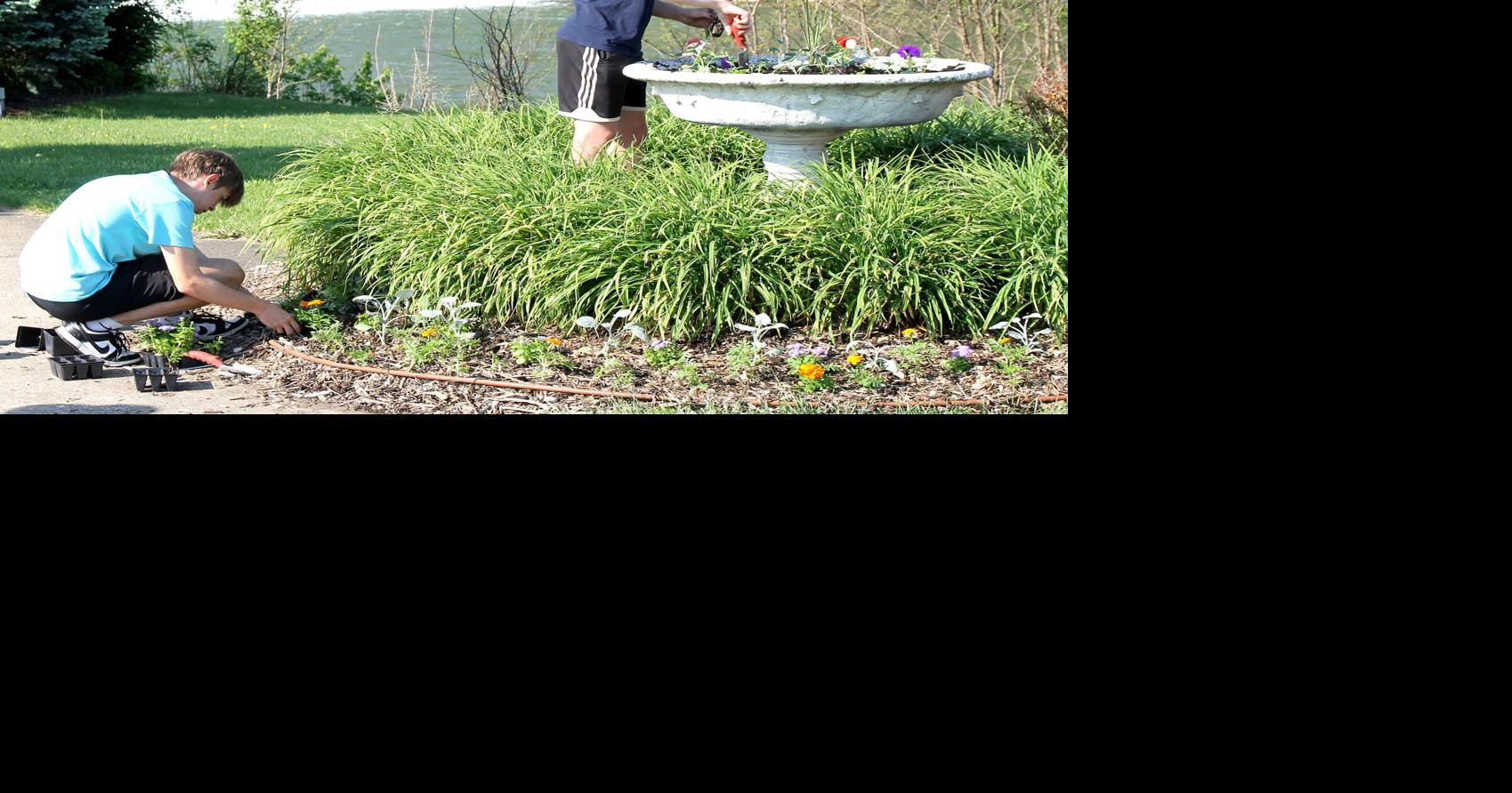 Redbank students plant flowers in New Bethlehem