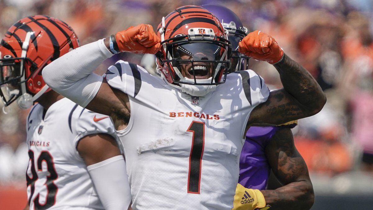 Bengals JaMarr Chase connects with Joe Burrow for first NFL touchdown   ESPN