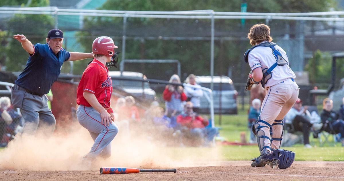 Wild ending to high school baseball game goes viral