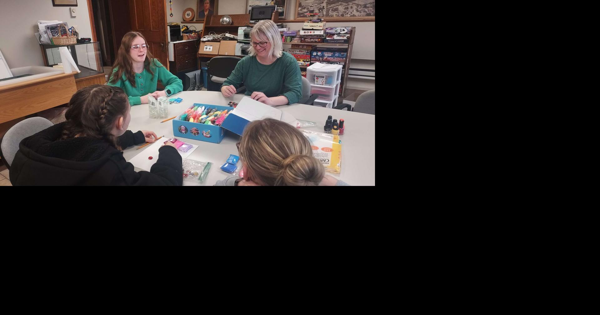 Spalding Memorial Library art club gives teens a corner for creativity ...
