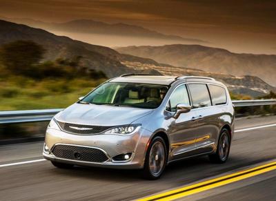 Test Drive 2019 Chrysler Pacifica Arts Living Thedailyreview 2019 Chrysler Pacifica Action Front Jpg