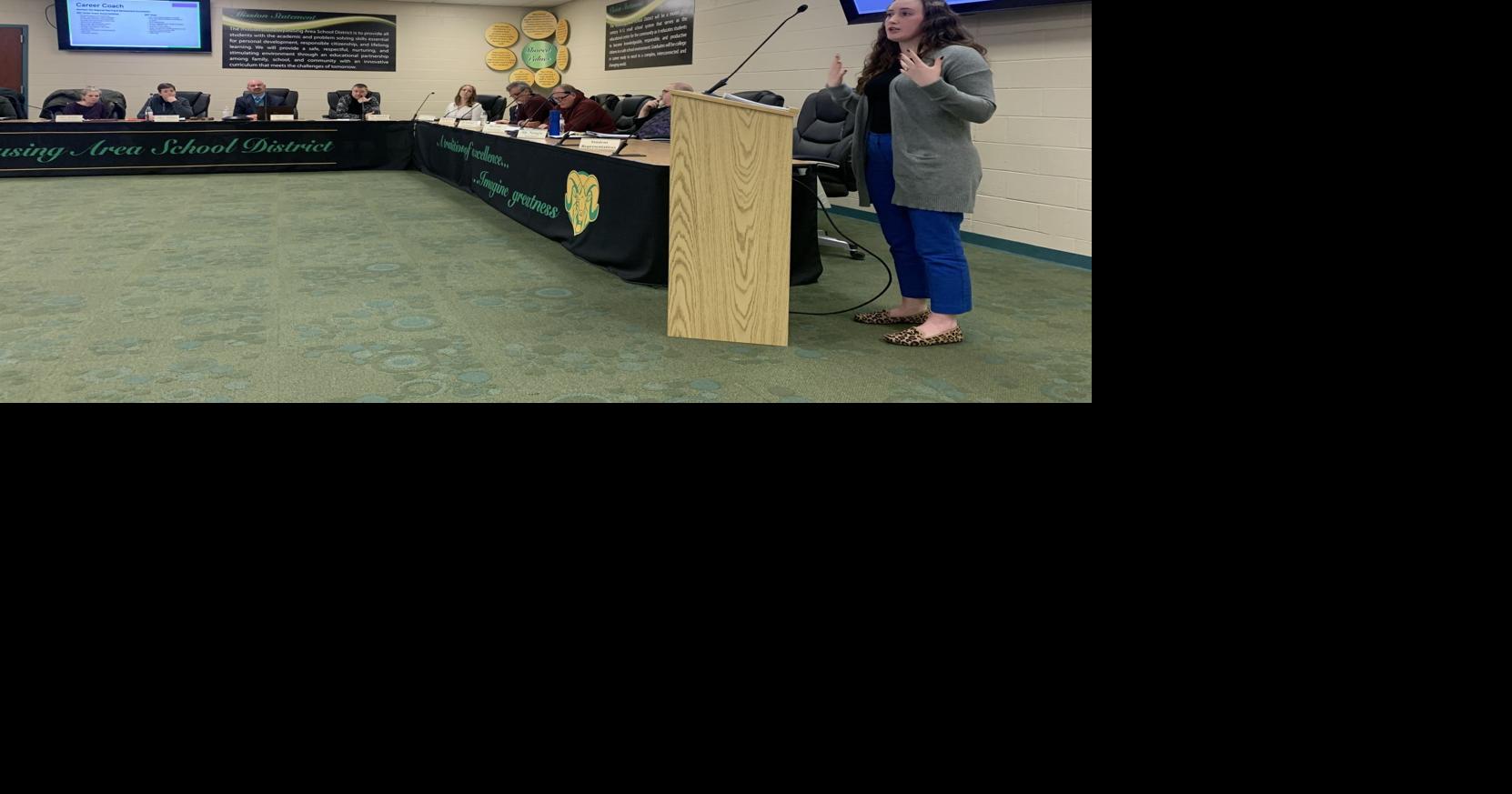 WASD celebrates career coach | Local/Regional | thedailyreview.com