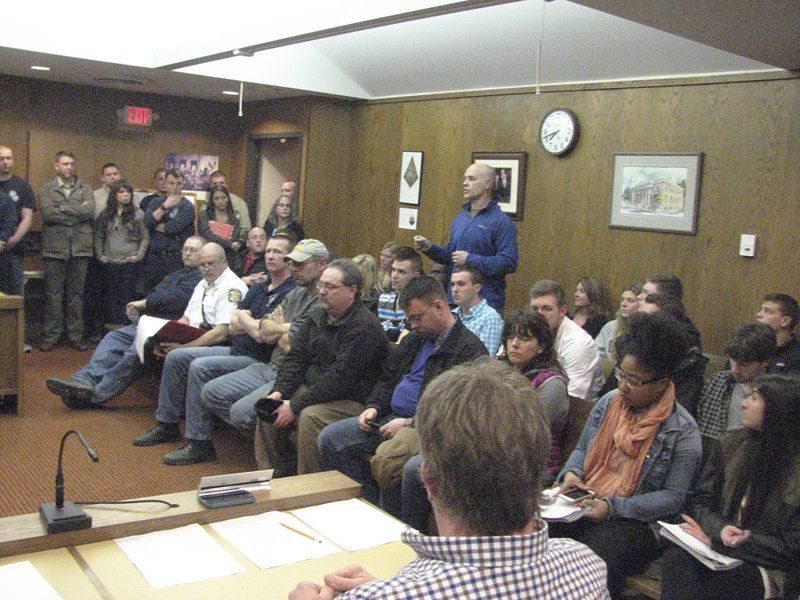 Council votes to hire community development chief