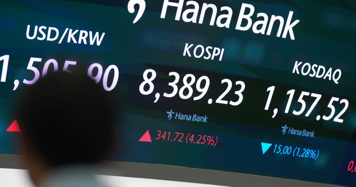 US stocks inch to more records after oil prices drop