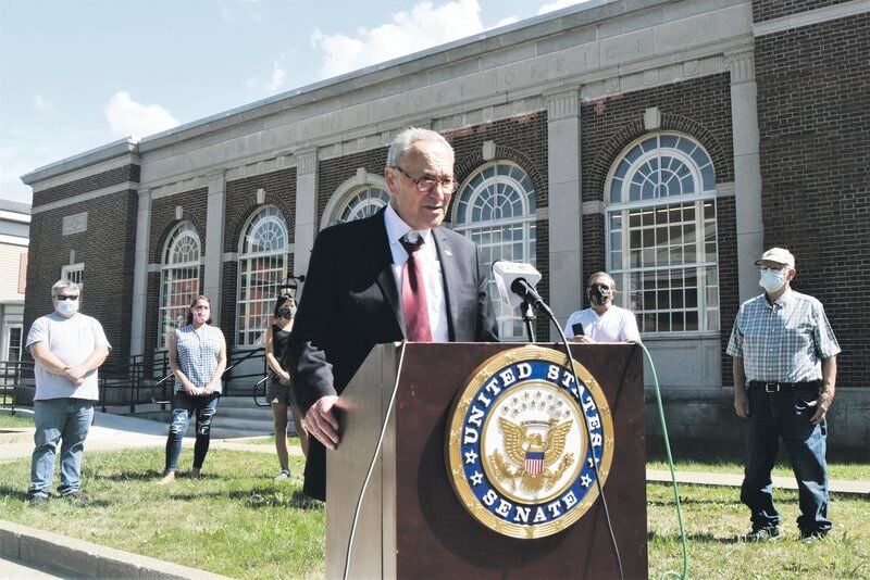 Schumer visits Norwich, blasts postal chief