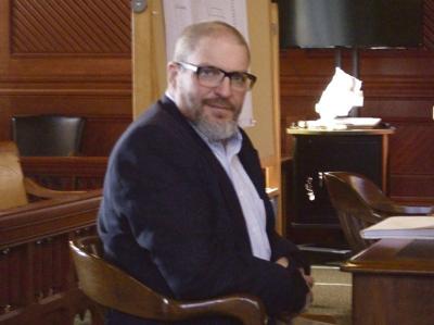 Jury mulls verdict in spousal murder trial