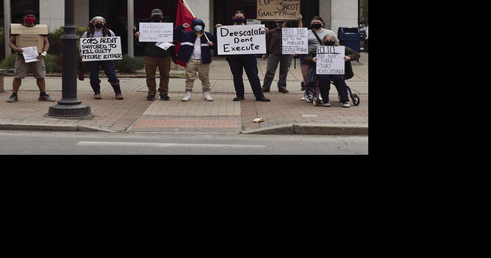 Demonstrators protest over fatal shooting | News | thedailystar.com