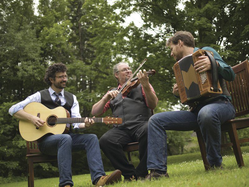 Power trio to play in Bainbridge