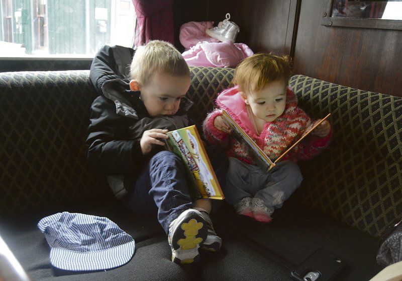 Kids kick off library program with train ride