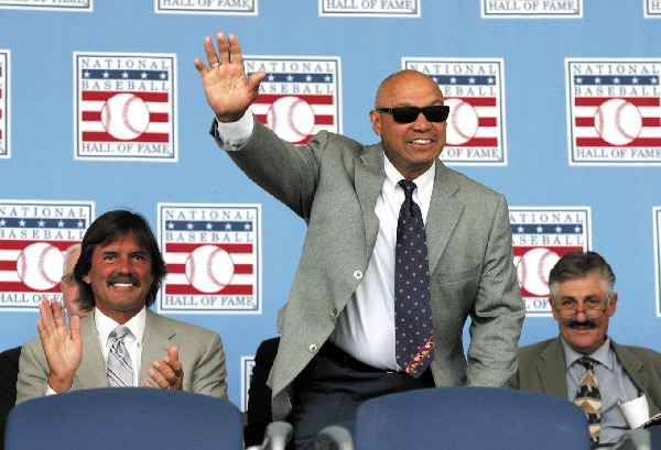 Alomar, Blyleven and Gillick Enter Baseball Hall of Fame - The New York  Times