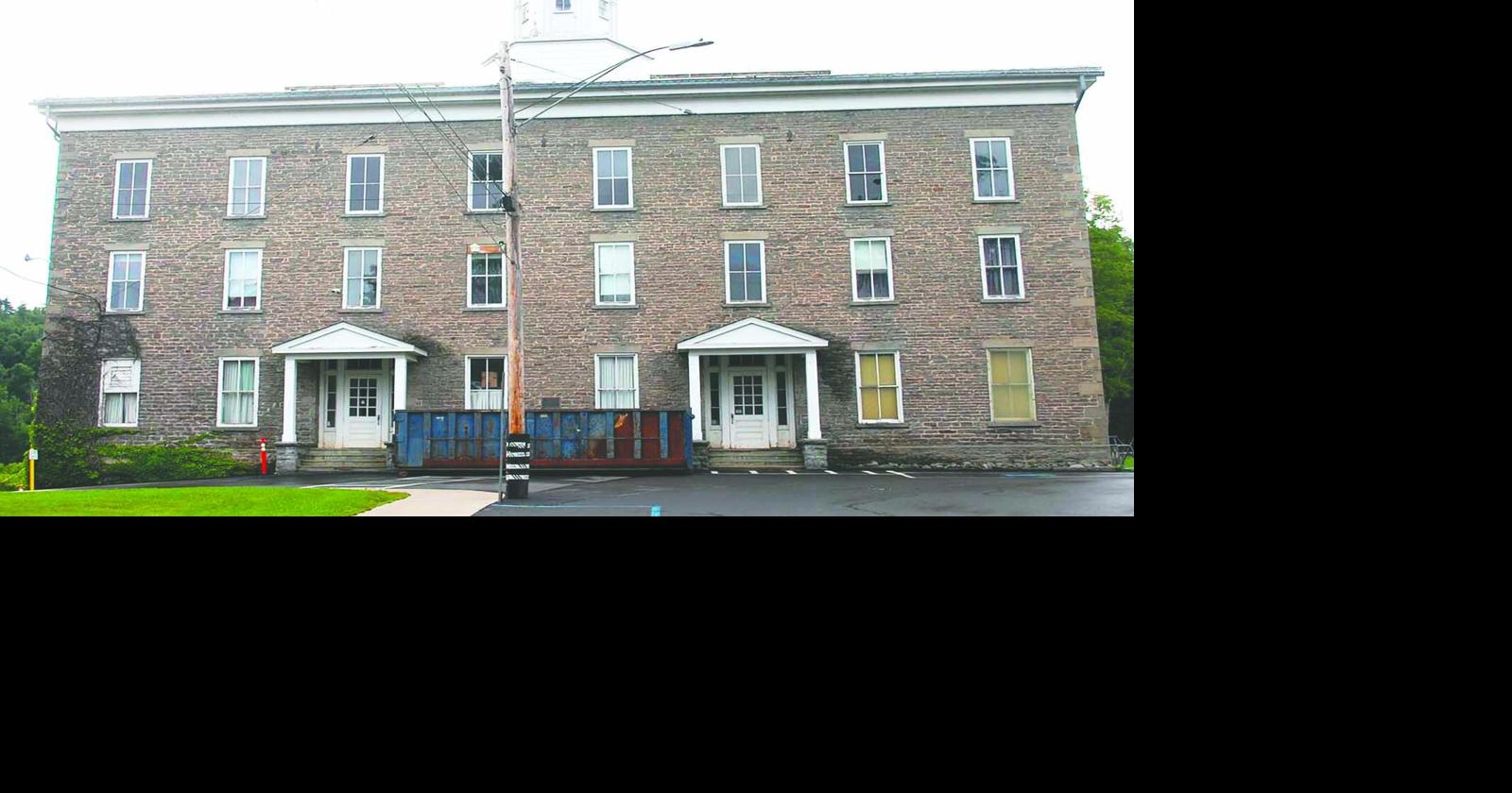 Alumni look to save old school building in Franklin
