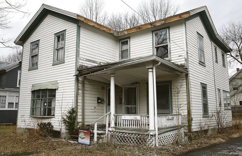 City panel to approve razing of decrepit Cherry Street home