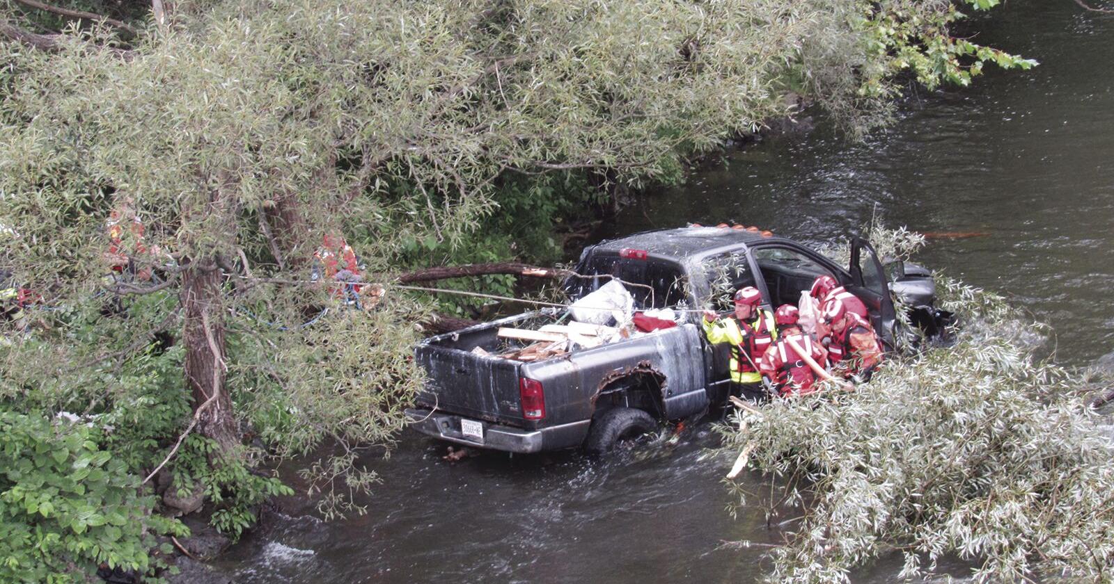Truck crashes into Susquehanna River in Oneonta - Vimarsana News