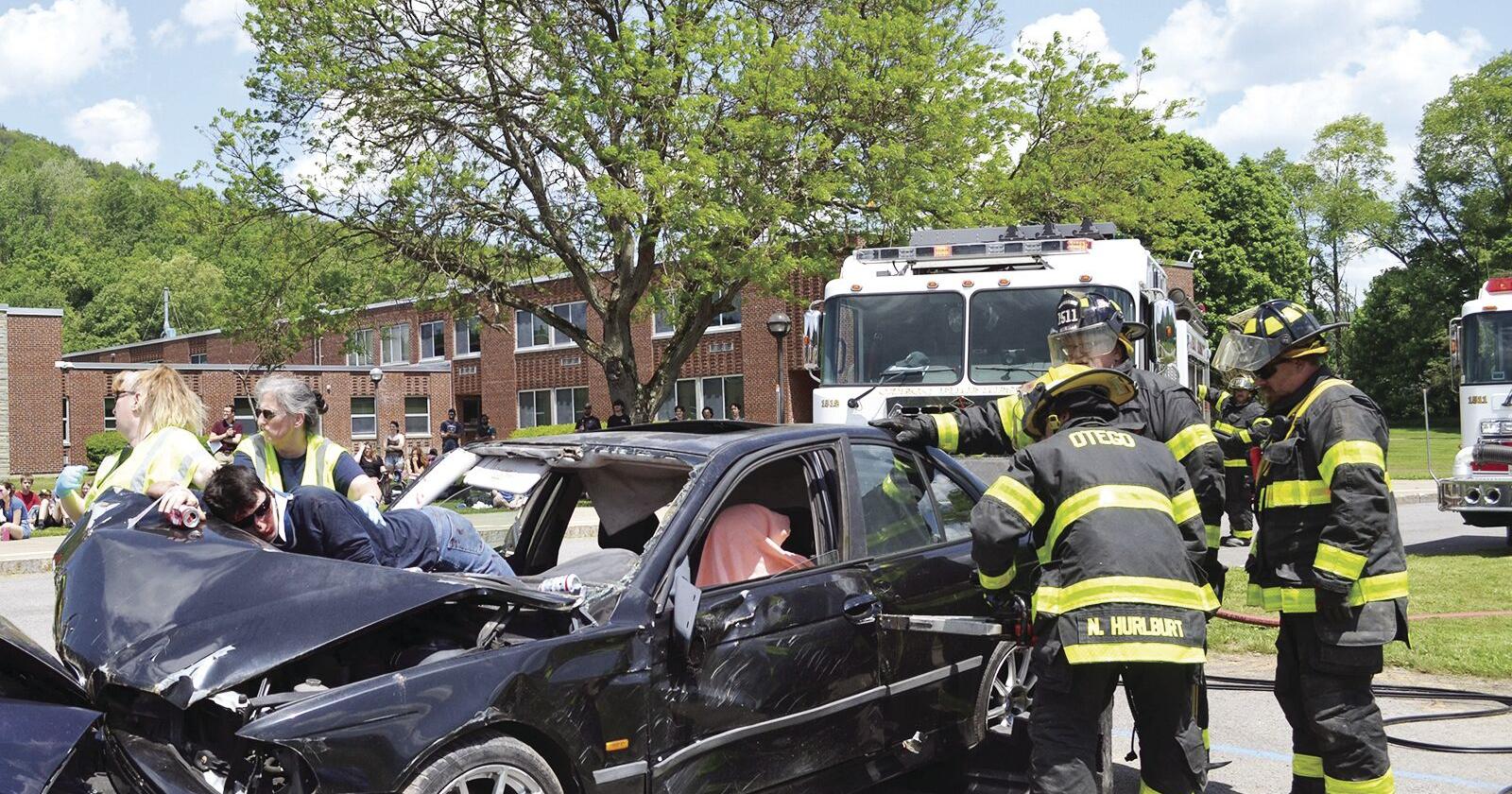 Students learn lessons from mock DWI crash - Vimarsana News