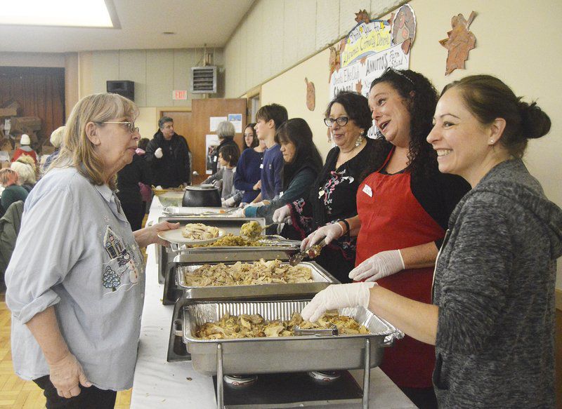 Elks Club volunteers share Thanksgiving joy