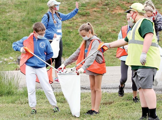 Friendsville Elementary fifth graders clean up Farnum Street News