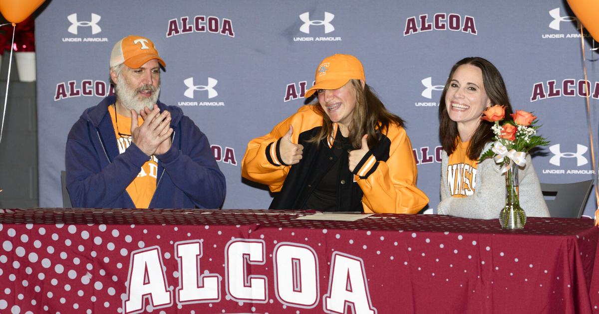 Alcoa High's Olivia Yeager signs with University of Tennessee rowing ...