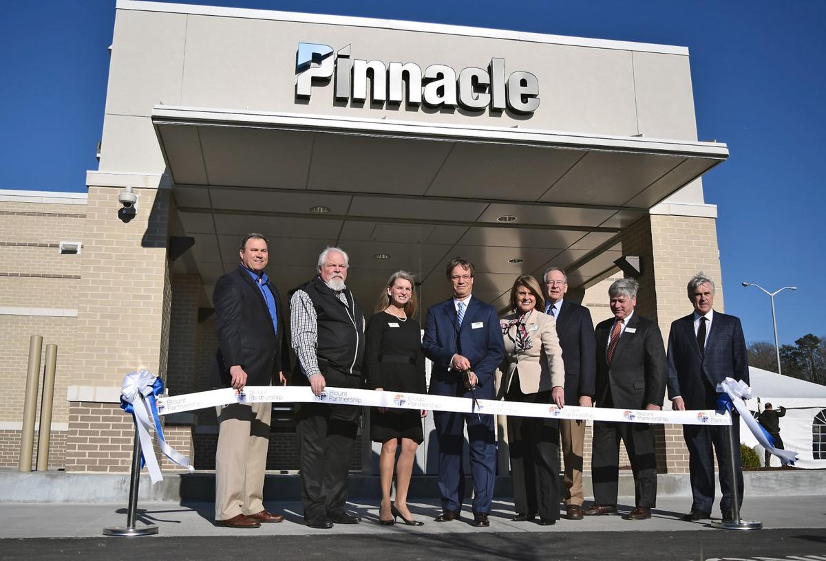 Pinnacle Celebrates First Blount County Office Business