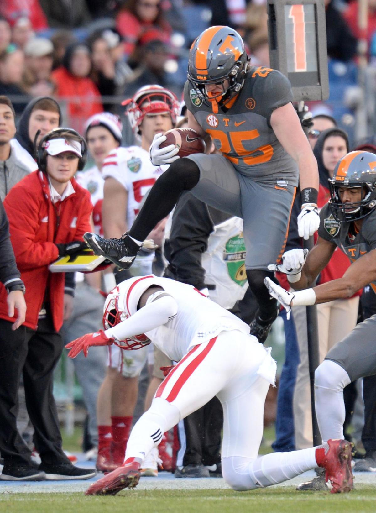 Ut S Josh Smith To Miss Time With Collarbone Injury Timetable