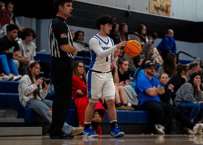 Patrick Eagleton Eagleton triumphs over Greenback behind early surge | Sports ...