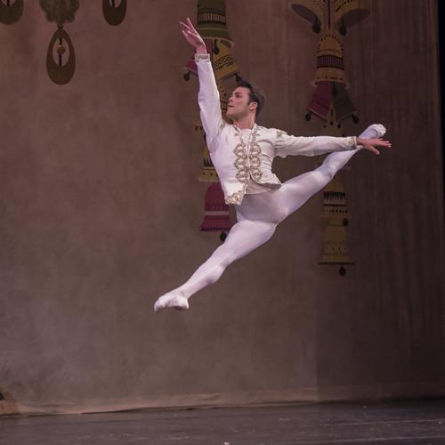 DANCING DAYS: Guest artist, world traveler Aaron Smyth returns to the ...