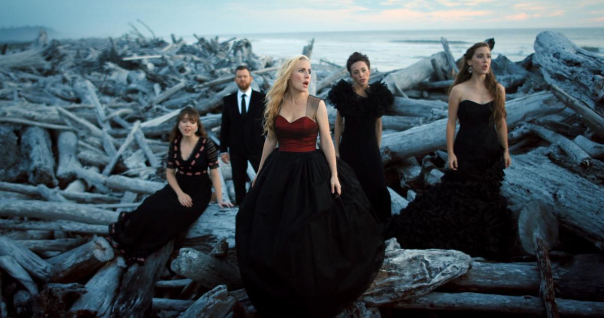 A HOLIDAY SOIREE The Annie Moses Band brings a night of Christmas to