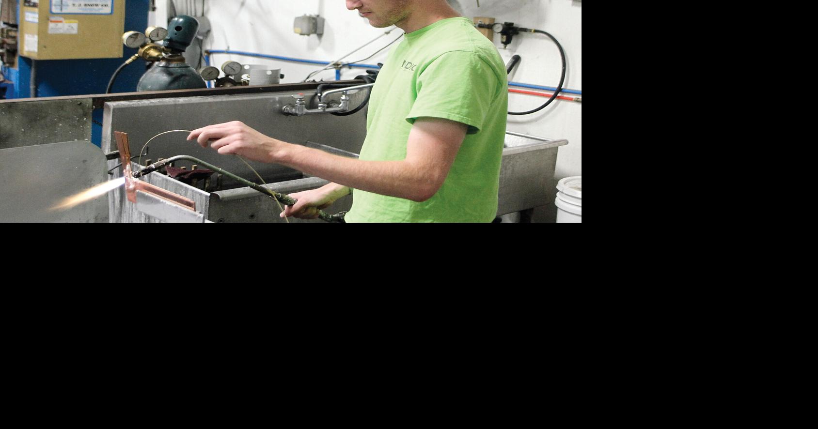 Manufacturing graduate receives scholarship to continue studies | News ...