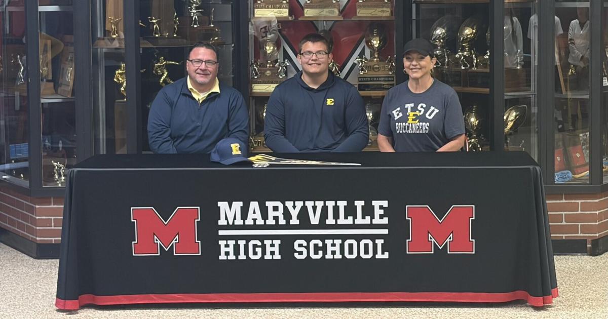 Maryville's Nash Stinnett signs with ESTU football