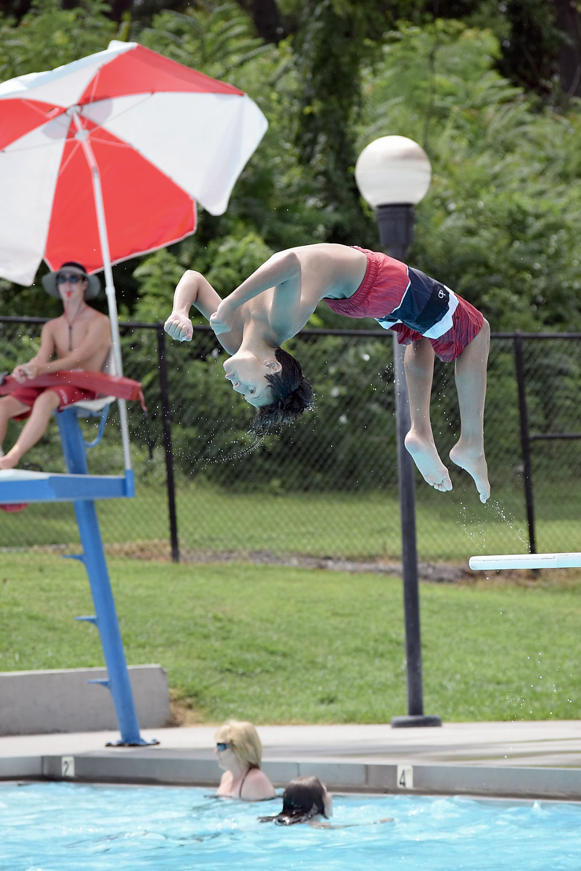 Springbrook Pool losing some 40,000 gallons of water each day News