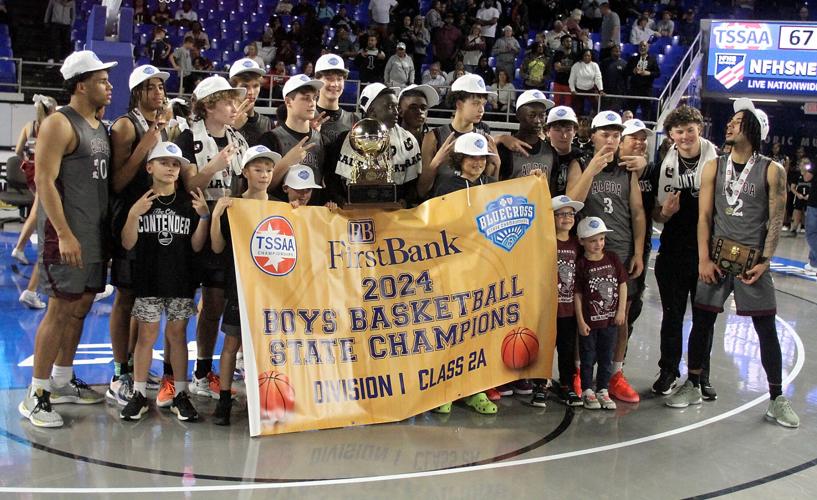 Alcoa boys basketball team holds title banner