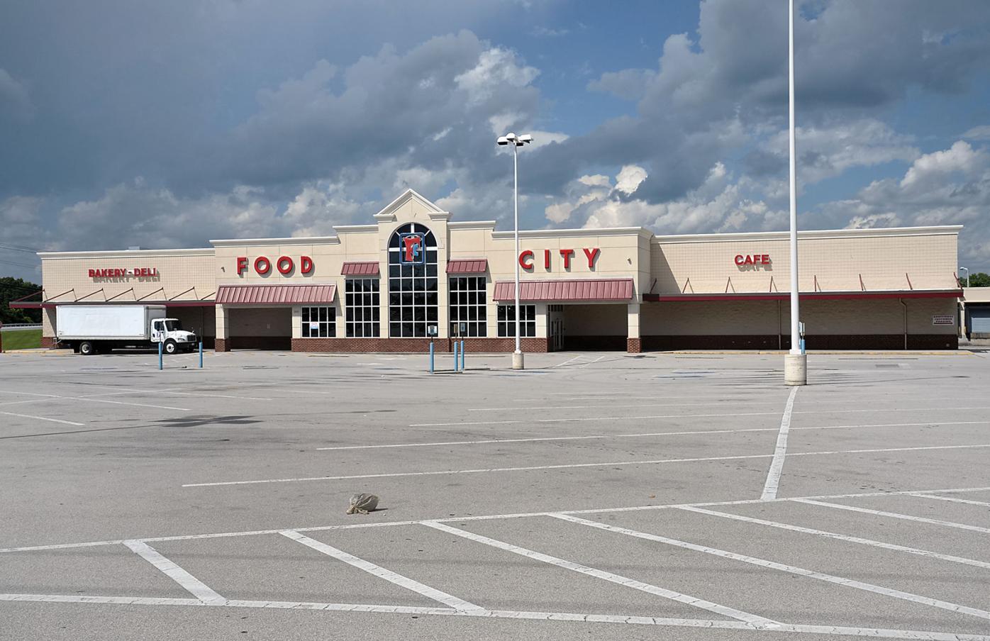 Repurposed Karm Stores Slowly Moving Into Old Maryville Food City Building News Thedailytimes Com