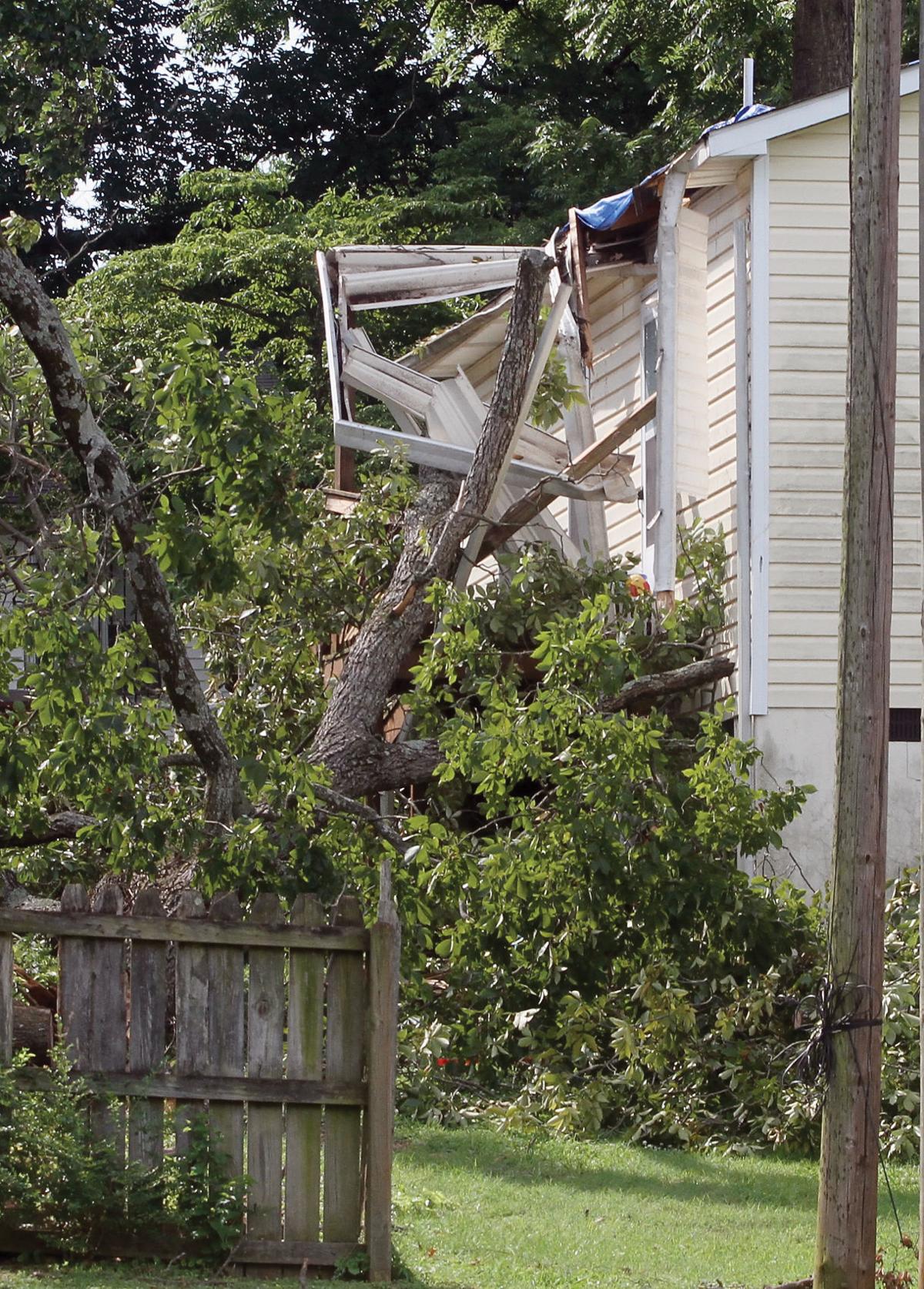 Harsh Weekend Storms Send A Tree Through Alcoa Woman S Home News