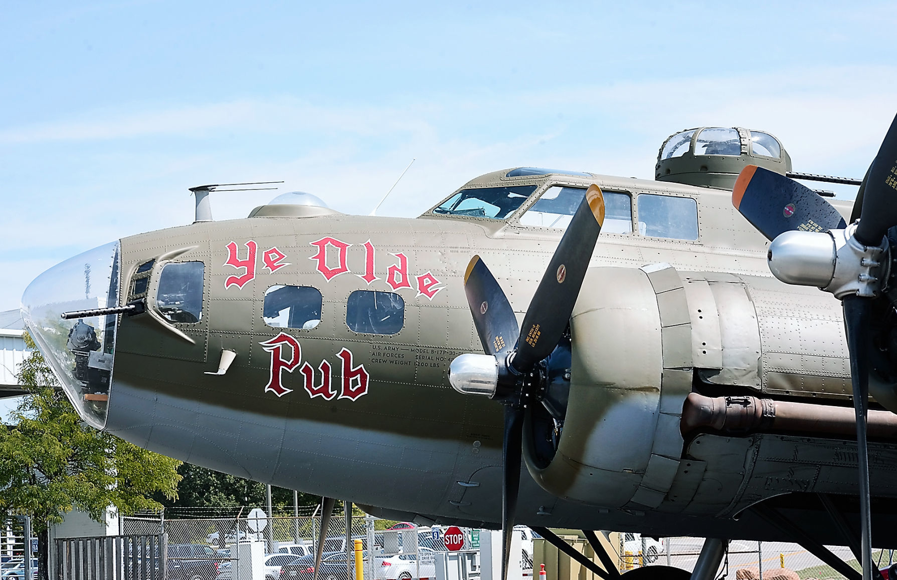 Flying Fortress Lands History At McGhee Tyson | News | Thedailytimes.com