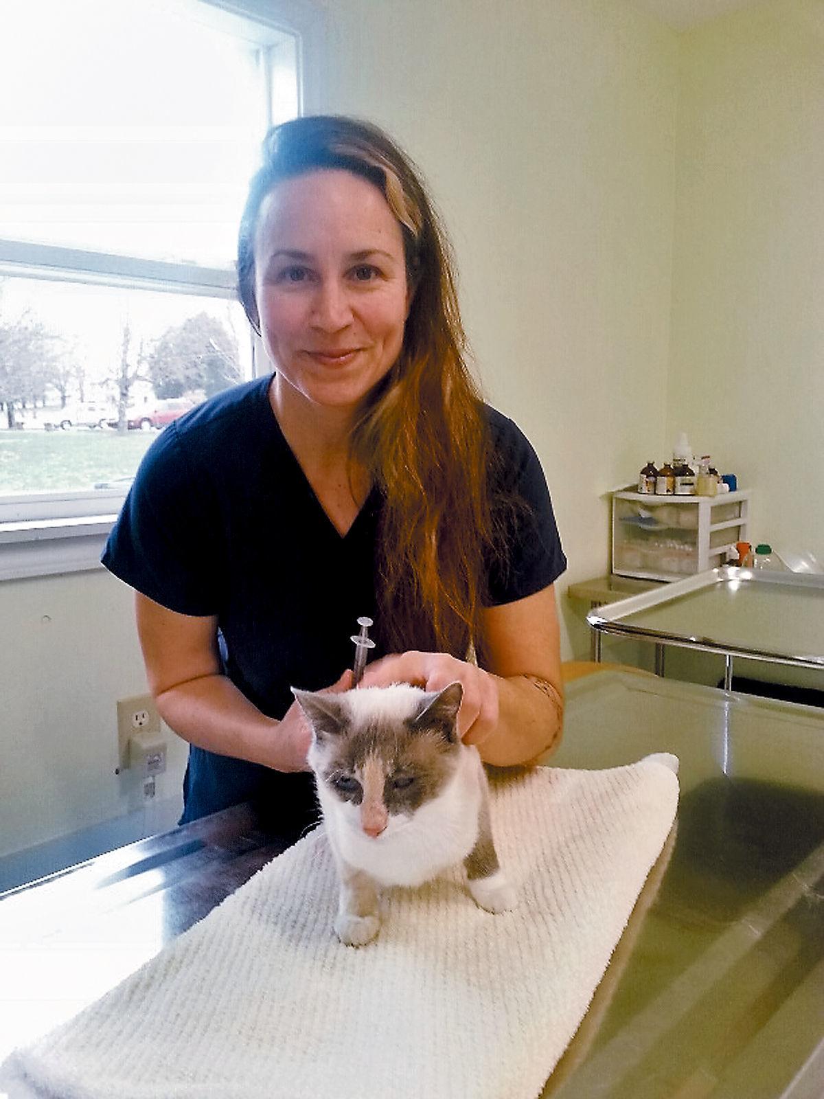 Dr Jeff Comes To Town Fundraiser To Help Spay Neuter Clinic Community Thedailytimes Com