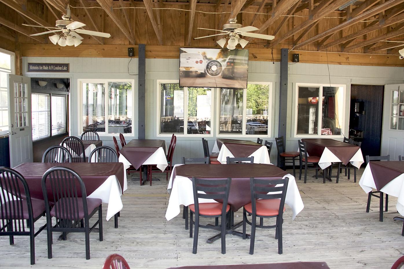 Harbor Grille revives eating with entertainment at Louisville Landing